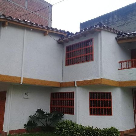 Casa Hotel Palmas Del Estadio 2 Медельин Экстерьер фото