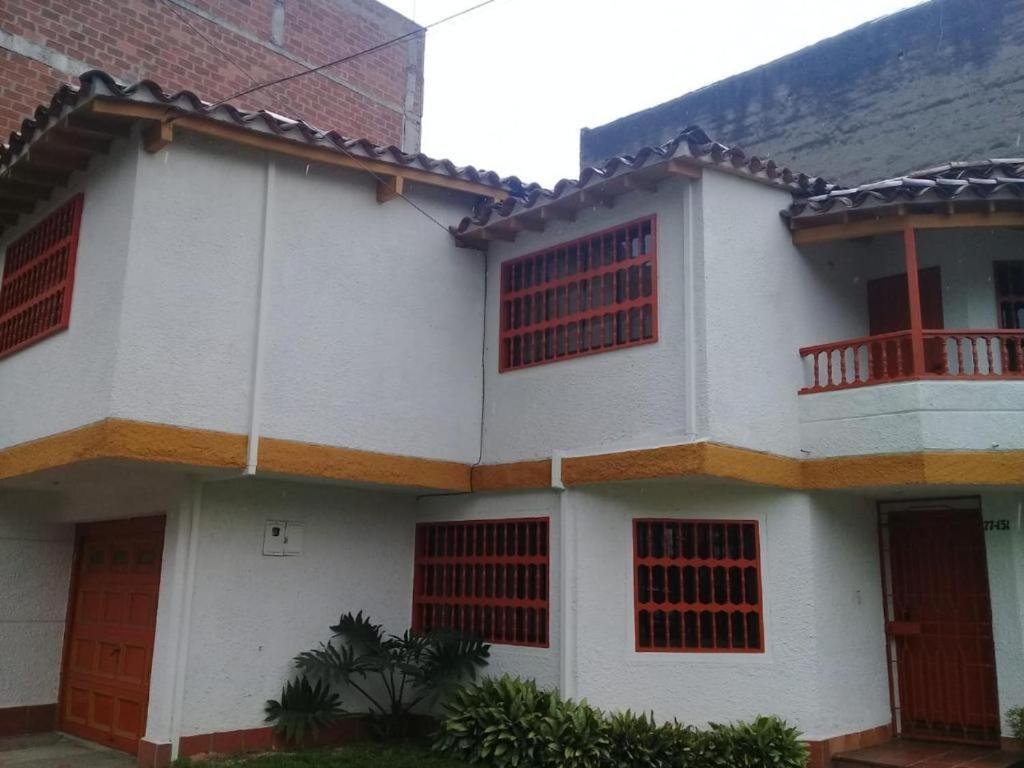 Casa Hotel Palmas Del Estadio 2 Медельин Экстерьер фото