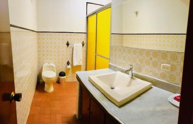 Casa Hotel Palmas Del Estadio 2 Медельин Экстерьер фото