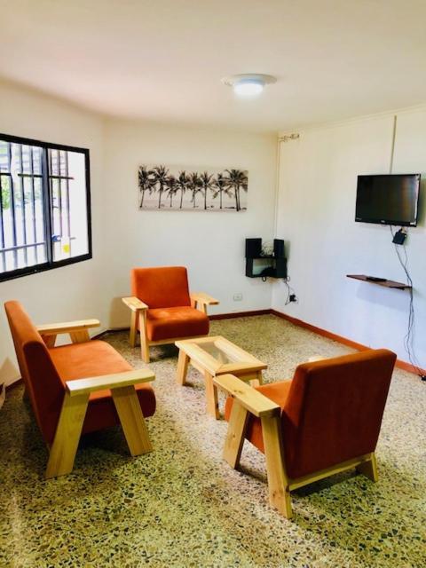 Casa Hotel Palmas Del Estadio 2 Медельин Экстерьер фото